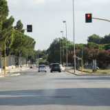 Sbuchiamo nuovamente su via Caldarola. A questo punto attraversiamo le tre carreggiate dell�arteria e ci dirigiamo su via Giuseppe Prezzolini, la strada delle �cattedrali nel deserto�